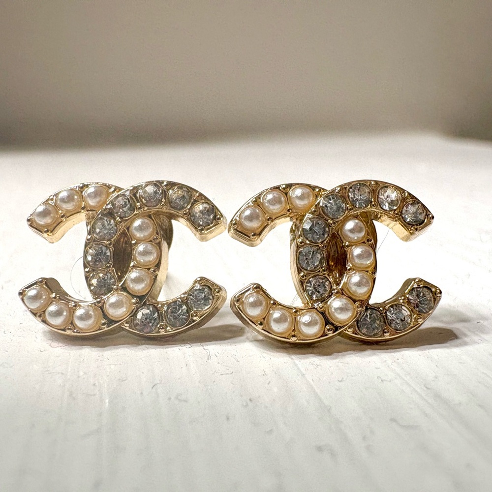 CHANEL Lot of 6 CC Pearl Replacement Buttons